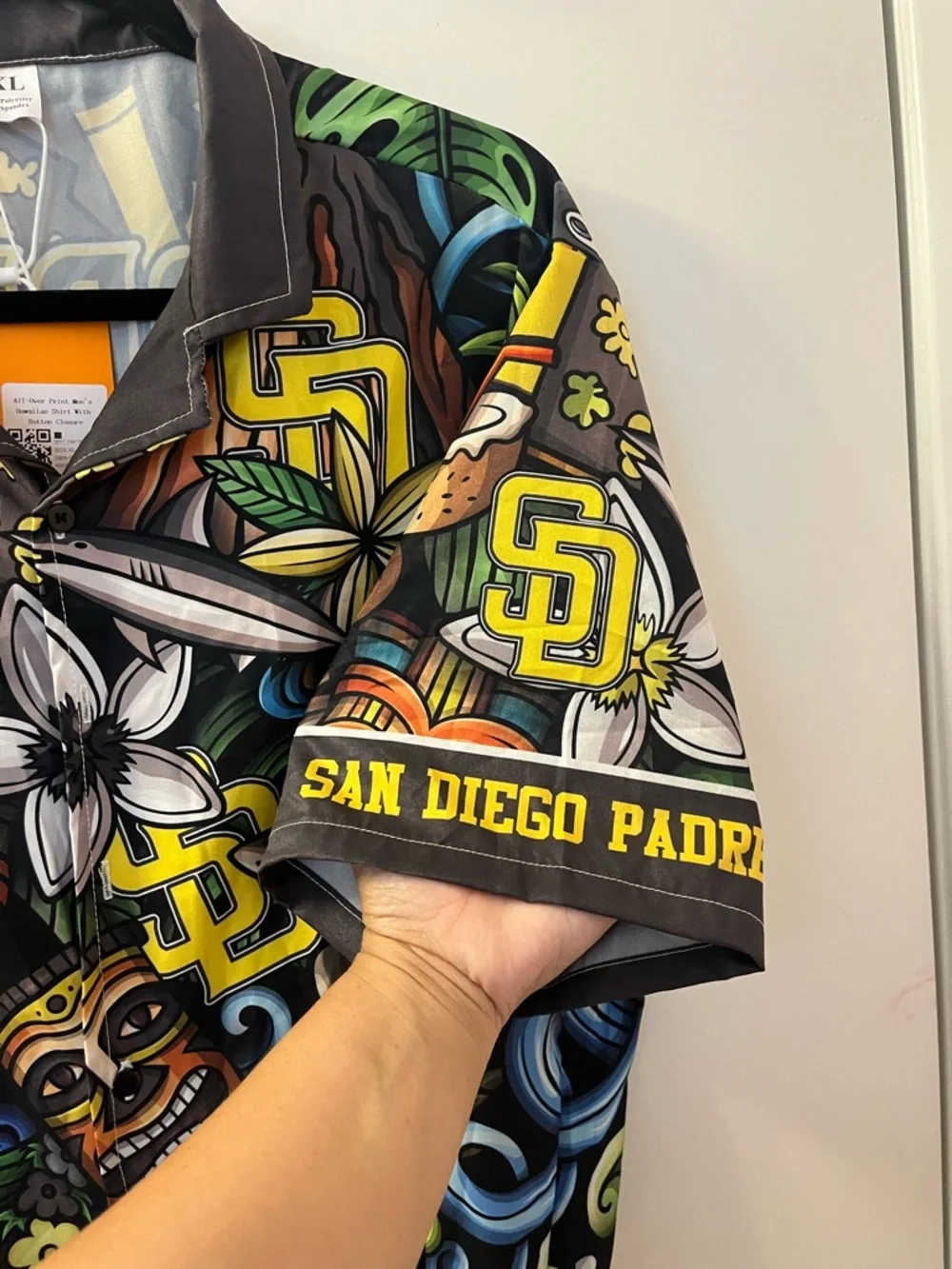 SOLD 4/8/2026 SD Padres Hawaiian Button Up NWT XL PTP 27/L 33 (Aloha Shirt) - Picture 3 of 7